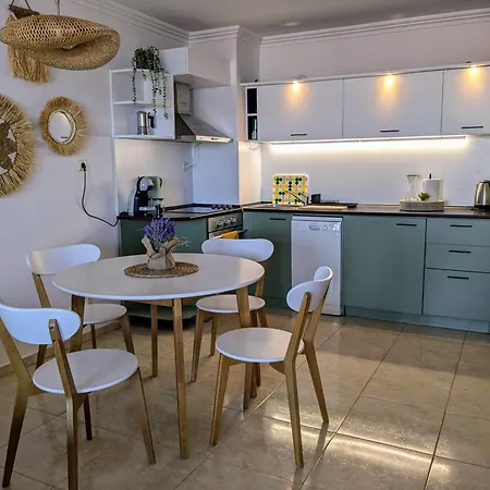 Beachfront Apartman *